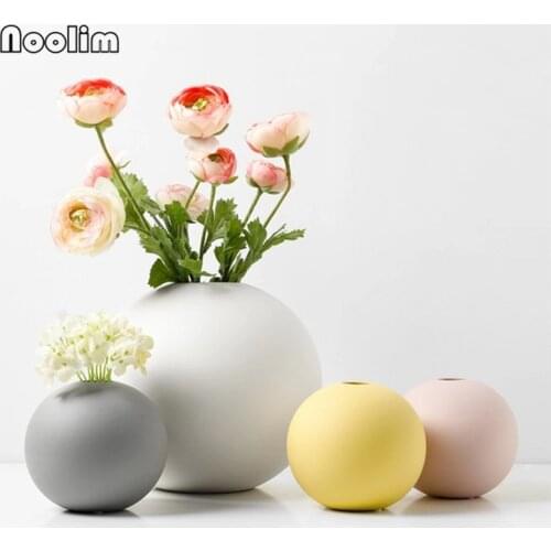 Nordic Modern Ceramic Ball Shape Vase Simple Candy Color Origami Artificial Flower Vases Home Wedding Living Room Decoration