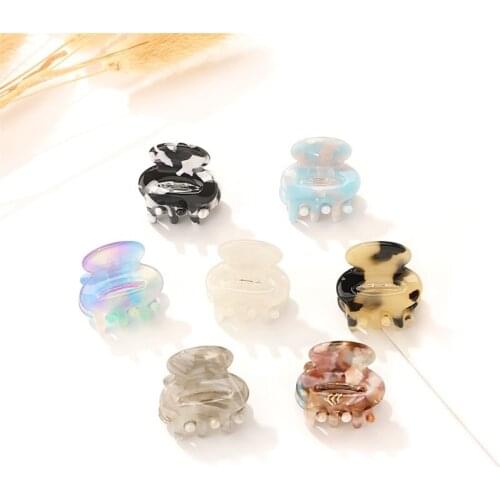 Vintage Hair Claw Hair Clips for Women Simple Elegant Hollow Out Small Claw Clip Girl Hair Clips Hair Barrettes Hair Accessories
