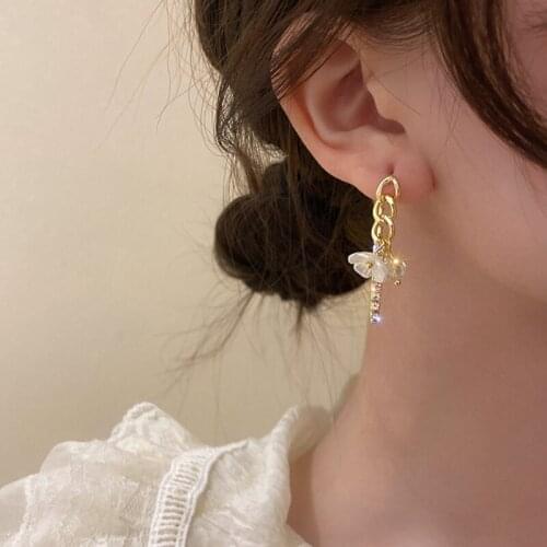 U-Magical Temperament White Flower Chunky Chain Dangle Earrings for Women Charming Rhinestone Imitation Pearl Earrings Jewelry