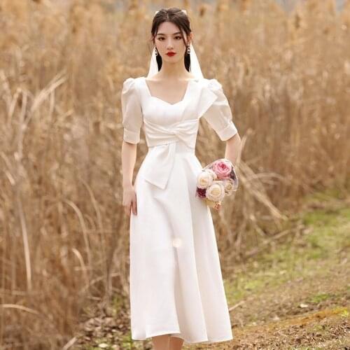 Sweetheart Neck Simple Satin Wedding Dress Elegant A Line Puff Sleeves Mid Length Modest Garden Bridal Gown SWD043