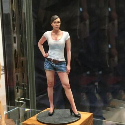 1/18 Resin Figure Building Kit Girl (no base)