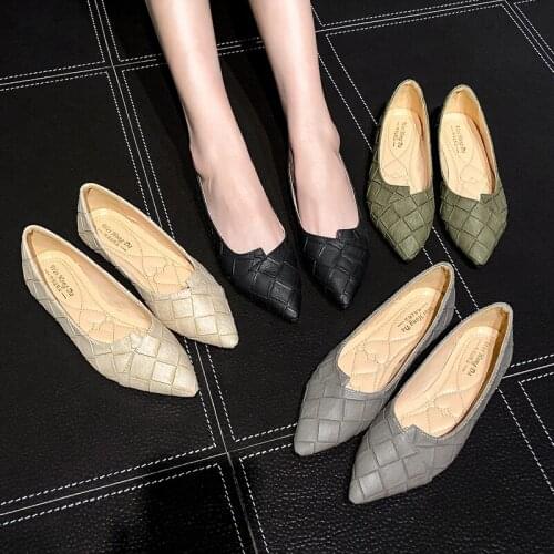 Single shoes women 2021 new autumn pointed toe wild large size scoop shoes fashion shallow mouth flat shoes women