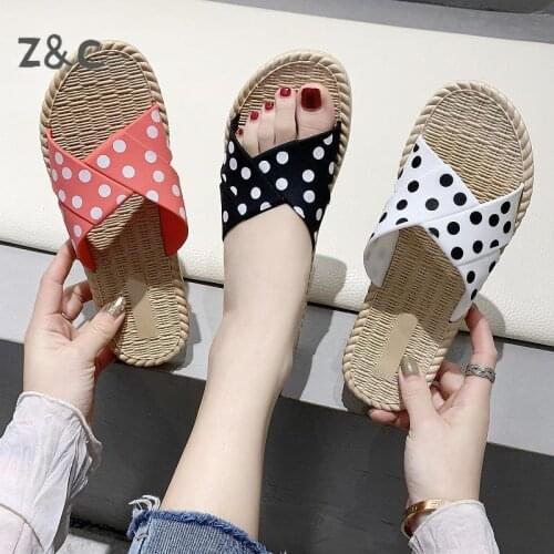 2020 New Sandals Womens Summer Fashion Outside Wearing Flat-Bottom Trend Beach Soft House Shoes Flip Flops Girls Korean version