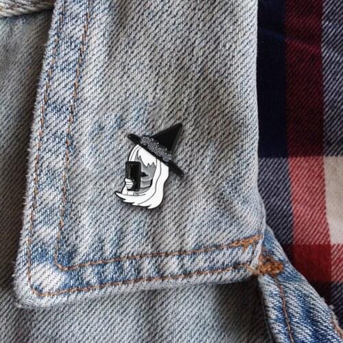 White hair witch hand talk phone styling personality brooch dark series fashion jewelry Halloween denim clothing jewelry gift