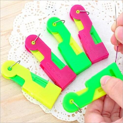 100PCS Elderly Easy To Use Automatic Needle Threader Thread Guide Needle Device garment Sewing needlework gift for grandma AU149