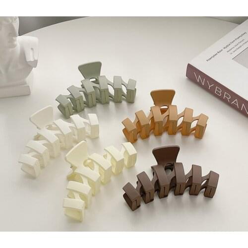 New Solid Large Hair Claws Elegant Geometric Hairpins for Women Girls Korean Style Barrette Plastic Headwear Hair Accessories