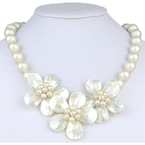 Elegant Excellent Freshwater Shell Pearl Flower Necklace Beads White Shell Boho Necklace for Women Bib Stylish Gift Accessories