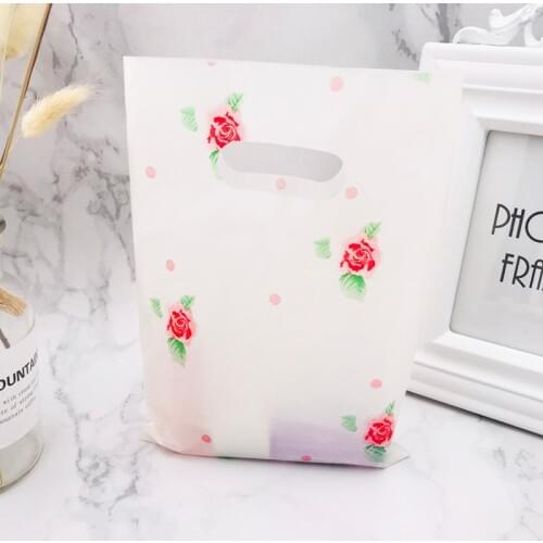 100pcs / lot Beige Red Rose Plastic Gift Bag Boutique Carrier Shopping Bags 15X20CM Plastic Gift Bags With Handles Z409