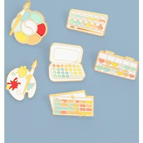 New color pigment brooch creative heart-shaped eyeshadow tray alloy paint brooch badge wholesale