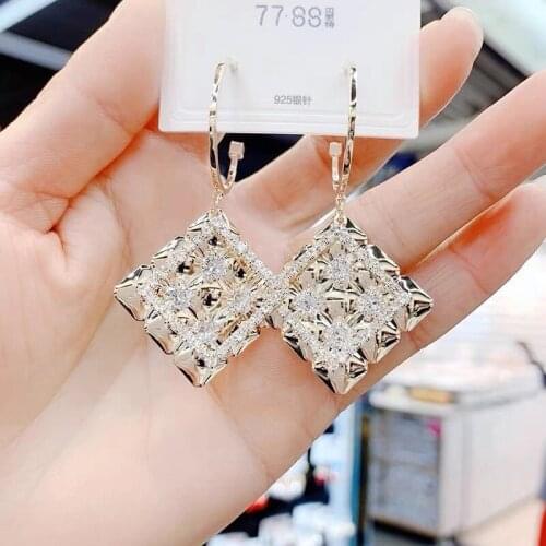 2021 Fashion Large Drop Earrings Geometric Golden Jewelry Womens Large Drape Fashion Modern vintage Womens Earrings