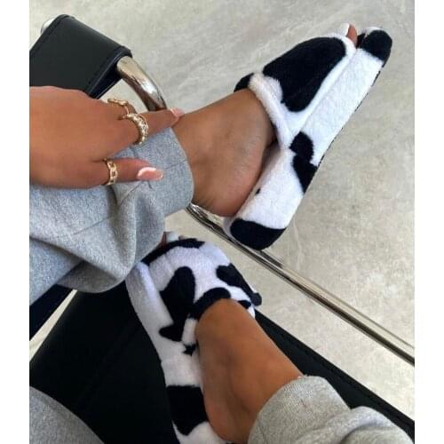 Furry slippers for women to wear for fall/winter 2021 hot style flat bottom trendy shoes summer household home cotton slippers