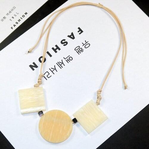 Autumn 2019 New Simple Mixed Colour Resin Colour Pendant Short Necklace Woman Sweater Chain Garment Accessories