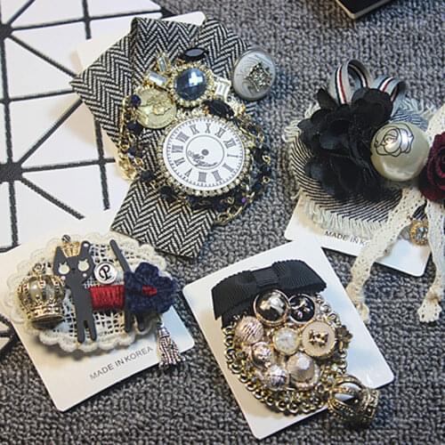 Retro Clothing Accessories Women Luxury Brooch Pins Big Pearl Clock Coat Pearl Handmade Series Jewelry Party Gift