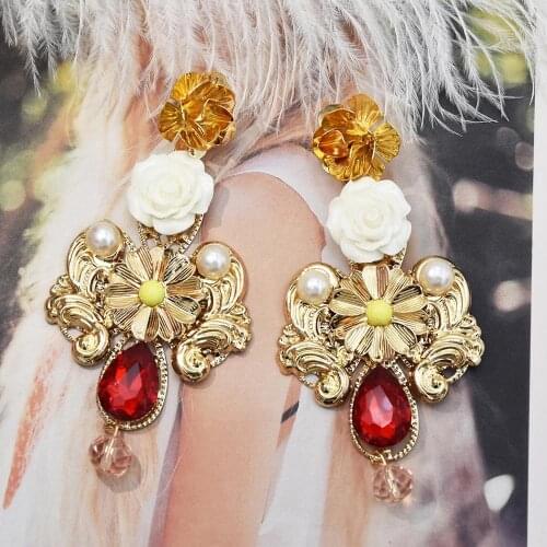 Inlove 2020 New Trendy Gold Flowers Charming Earrings Pearl Flowers Stud Earrings For Women Fine Jewelry Accessories Earrings