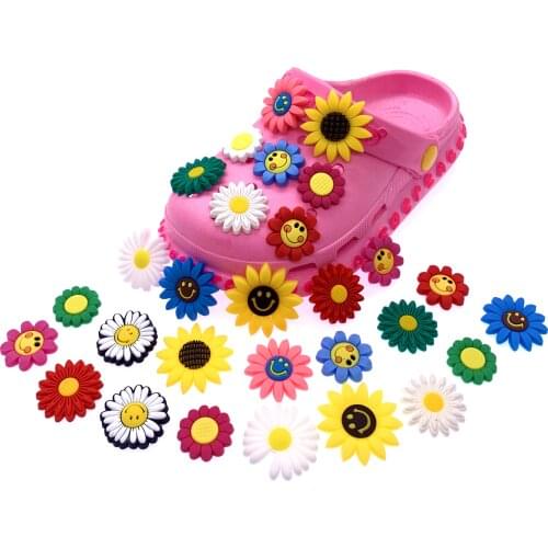 100PCS/lot Sunflower Icon Croc Decoration Cartoon Plant Accessories Shoes Charms Kids Party Gifts PVC Wristband Accessories