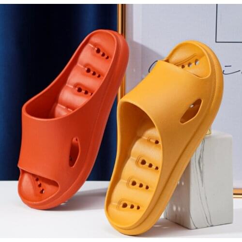 2021 Household Leaking Slippers Women Summer Indoor Hollow Slide Sandals Soft Sole Non-Slip Bathroom Platform Home Slippers