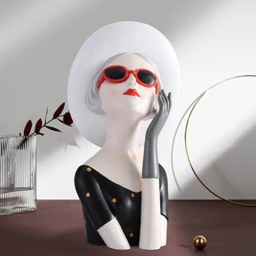 Modern simple urban modern girl fashion sunglasses girl resin home living room decoration womens cosmetics counter decorations