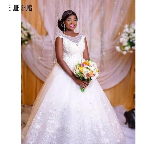 E JUE SHUNG African Backless Wedding Dresses Sheer Scoop Neck Short Sleeves Lace Appliques A Line Bridal Gowns vestido de noiva