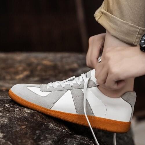 Fashion White Casual Sneakers Men Comfortable All Match Daily Light Sneakers Off White Light Breathable Sports Running Shoes