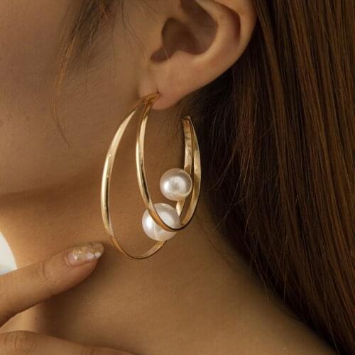 Modern Jewelry Exaggerated Hoop Earrings 2021 New Design Simulated Pearl Golden Plating Metal Earrings for Girl Wedding Gifts