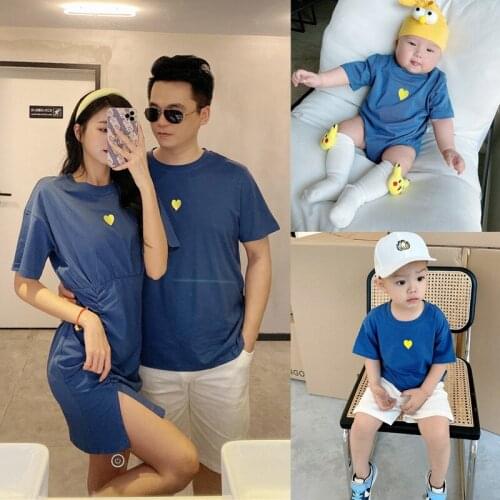 2021 Parent-child Xia New Family of Three Mother and Daughter Baby Crawl Family Dress Embroidered Love Short-sleeved T-shirt uni