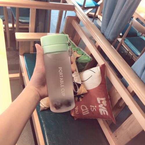 Plastic Water Bottles 600/800ML Plastic Cup Travel Portable Camping Cup Creative Frosted Sport Bottle with Tea Gap and Rope