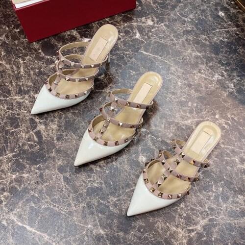Laege Size 34-42 Fashion Womens Sandals Luxury Brand Designer Shoes Hot Sell Summer Shoes Genuine Leather Rivet Sandals
