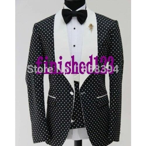 2017 New Groomsmen Shawl Lapel Groom Tuxedos One Button Men Suits For Wedding Party Best Man Blazer (Jacket+Pants+Vest+Bow Tie)