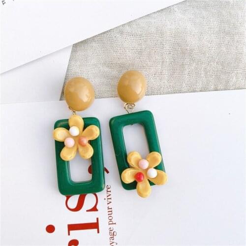 European and American fashion eardrop Korean version needle earring clash color small Daisy flower earring geometric resin e