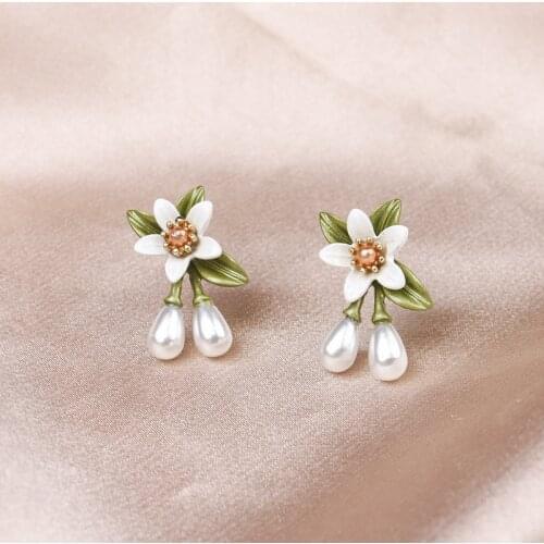 Luxury Female Enamel Flower Small Earrings Trendy Gold Color Stud Earrings For Women Charm White Pearl Wedding Earrings