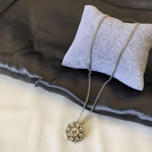 New Fashion Ins Simple And Exquisite Flower Lady Clavicle Chain Beautiful, Elegant And Creative Womens Necklace Accessories