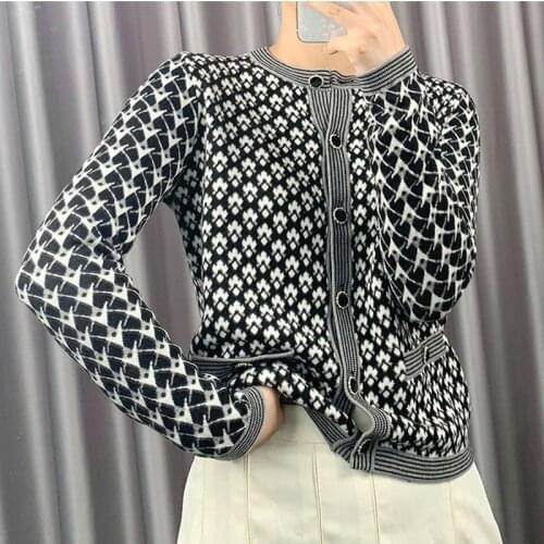 Black White Contrast Jacquard Knitted Cardigan Woemn 2021 Autumn Winter Loose Thick Cardigan Sweater Round Neck Knit Jacket