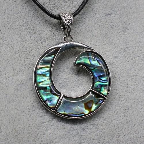 Hot Sale Natural Abalone Shell Necklace Pendant Exquisite Jewelry Circle Shell Pendant Leather Rope Necklace Men and Women Gifts