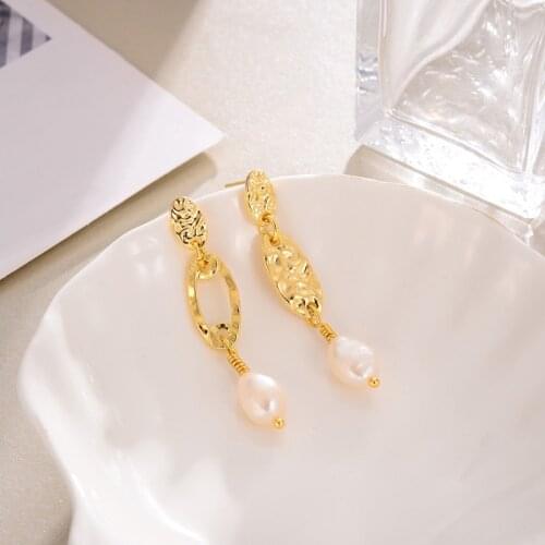 Dorado Hot Irregular Chunky Freshwater Pearl Drop Earring For Woman Party Geometric Hollow Metal Brincos Delicate Jewelry Gift