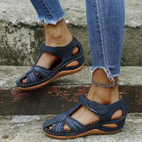 Fashion Casual Solid Color Women Low-Heeled Baotou Platform Sandals Womens Summer 2021 New Style Buckle Womens Shoes Large Siz