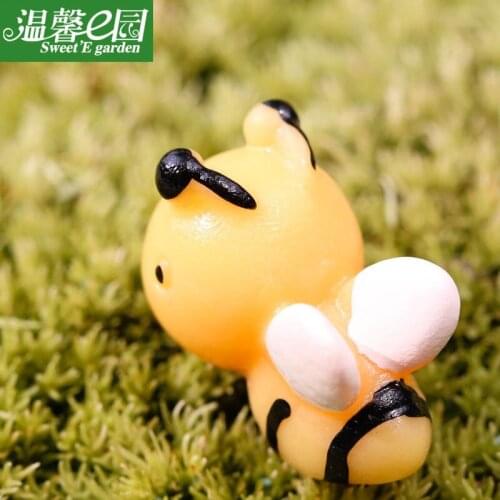 2Pcs/lot Kawaii Bee Miniature Figurines Animals Resin Cabochon DIY Embellishments for Scrapbooking Craft Supplies 20mm