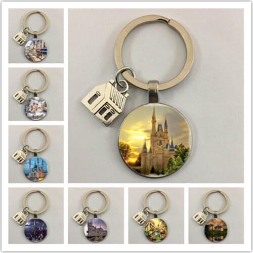 Art drawing Eiffel Tower keychain keychain French lovers strolling on the streets of ParisRomantic lovers keychain jewelry gifts