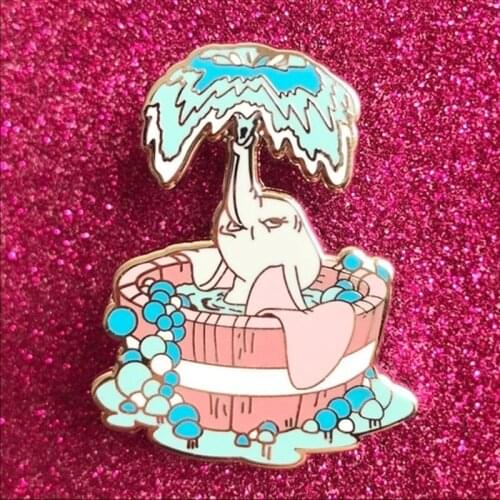 Elephant Spraying Water Brooch Pins Enamel Metal Badges Lapel Pin Brooches Jackets Jeans Fashion Jewelry Accessories