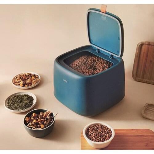 Pets Dog Cat Food Storage Products Container Dry Food Box Dispenser Puppy Dog Feeder Portable Snacks Protect Feeder Pet Supplies