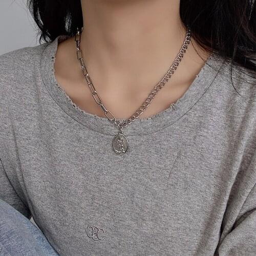 2020 New Sterling High Sense Constellation Coin Gold Coin Necklace Female Simple Style Clavicle Chain Short Sweater Chain