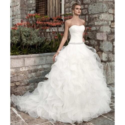 Sexy Strapless Ball Gown Wedding Dress 2021 Beading Crystal Sashes Mariage Backless Pleats White Bridal Gown Vestige De Noiva