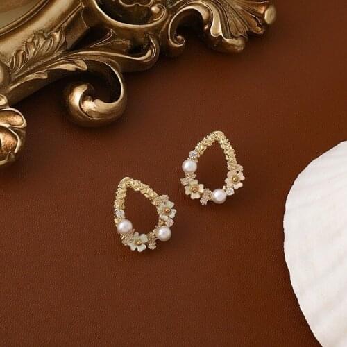 U-Magical Vintage Baroque Hollow Out Waterdrop Shell Pearl Flower Dangle Earrings for Women Metal Earrings Jewelry Pendientes