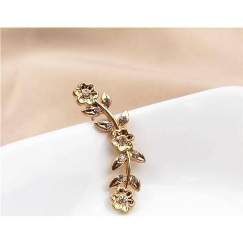 New Arrival Sweet Gold Color Alloy Shinning Rhinestone Clip Earrings for Women Fashion Brincos Jewelry Accessories Party Gift