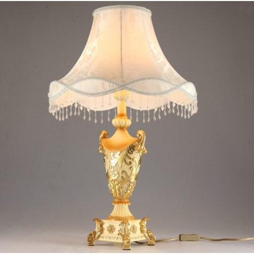 European Vintage Resin Beige Royal Style Table Lights Flower Fabric Horn Bedroom Beside Table Lamp Living Room Table Lighting