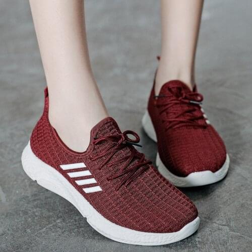 New 2021 Womens Sports Shoes Breathable Lightweight Womens Shoes Mesh Comfortable Flat Shoes Black Walking Shoes Casual Women