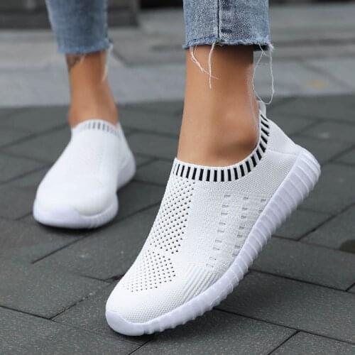 2021 Fashion Womens Smooth Shoes Womens Light Mesh Breathable Sneakers Summer Casual Womens Basket Flats Womens Sports Shoes