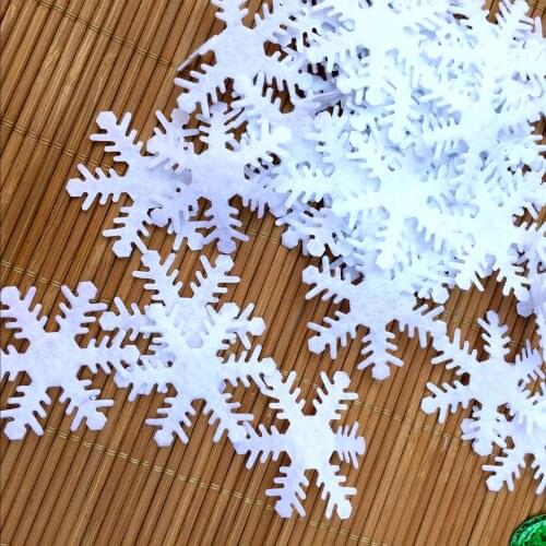 100pcs Christmas Snowflake Wool Felt Pads Party White Nonwoven Patches Snowing Wall Sticker Scrapbooking Craft Toy DIY Applique