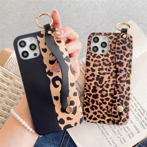 Luxury Leopard Print Wristband Phone Case For iPhone 12 11 Pro Max Mini XR X XS 7 8 Plus SE2020 soft silicone Phone Holder Cover