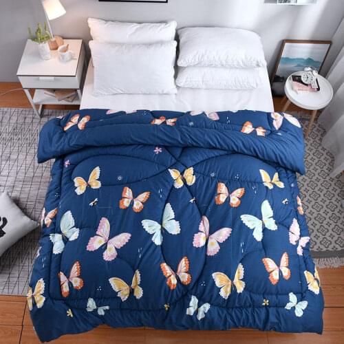 Reactive Printing and Dyeing Thick Winter Quilt on the Bed, Cute Cartoon Printing Pattern on the Quilt for Children and Adult