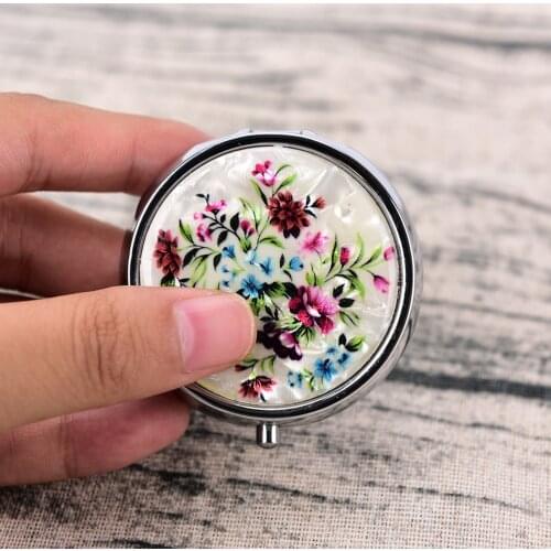 1Pc Folding Pill Box Metal Pill Cutter Medicine Organizer Portable Makeup Storage Container Dia Random Sent